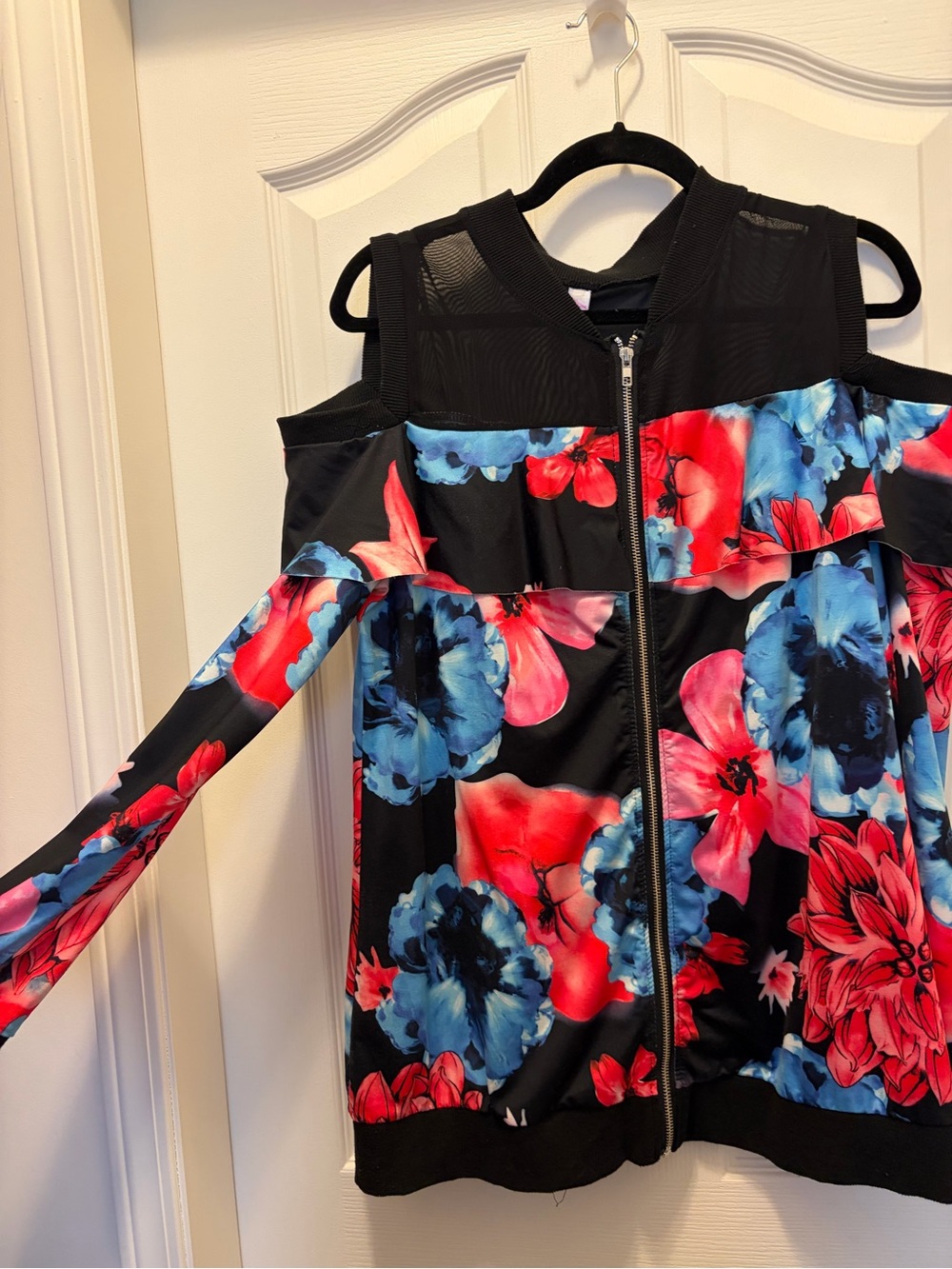 SHEIN Black Floral Cold-Shoulder Zip-Up Dress with Blue and Red Blooms